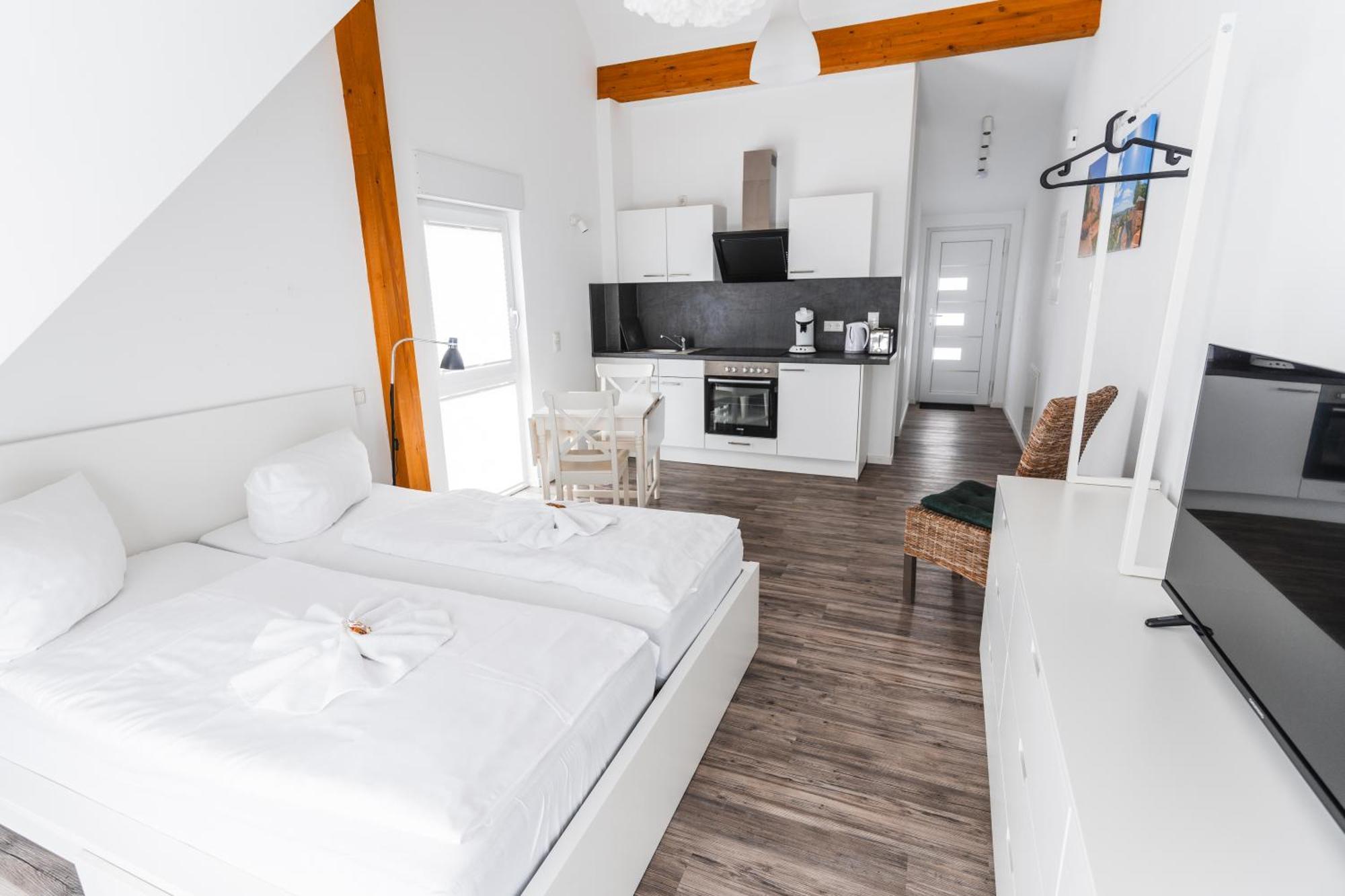 Hotel Apartments Restaurant Cala Luna Marburg Exterior photo